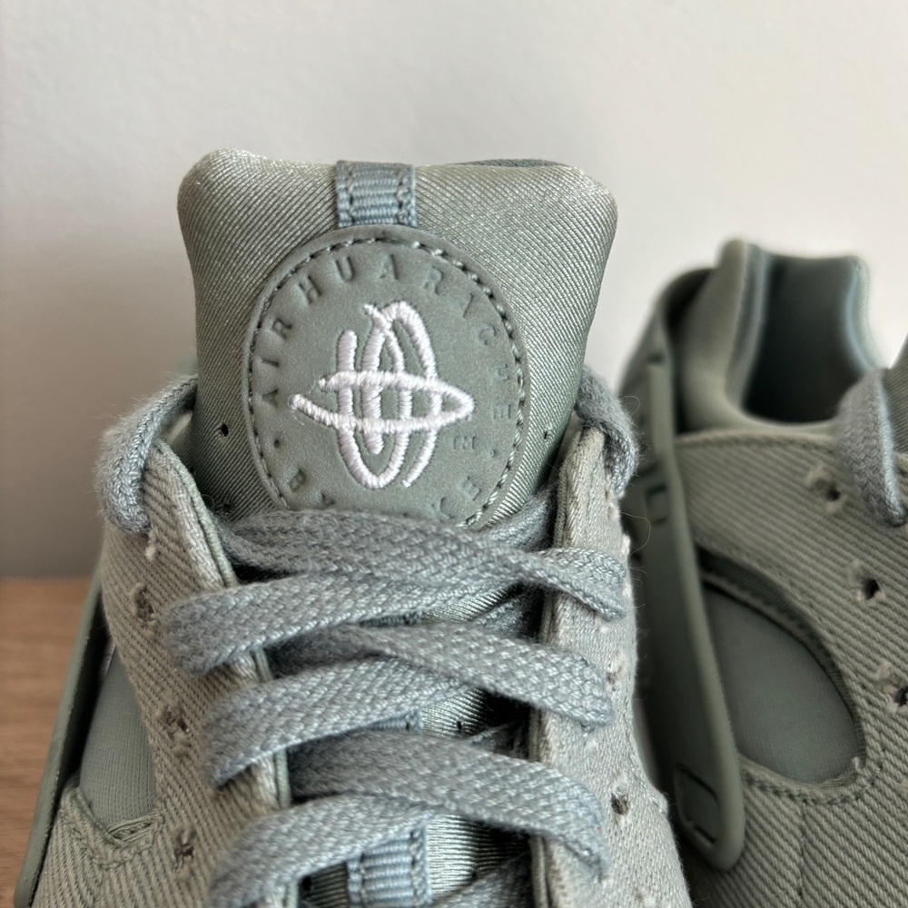 Nike Air Huarache SE Mica Green - Picture 2 of 15